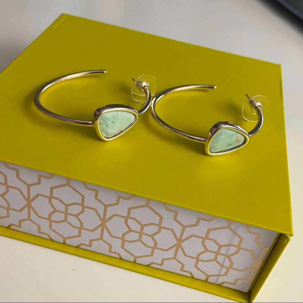NWOT Kendra Scott Gold Hoop Earrings in Sea Green